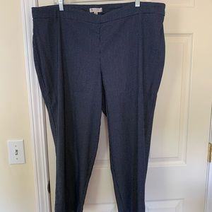 Navy and white dot Elaine Rose capris